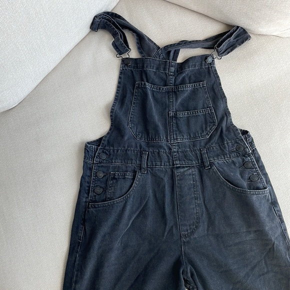 Overall - Picture 1 of 2
